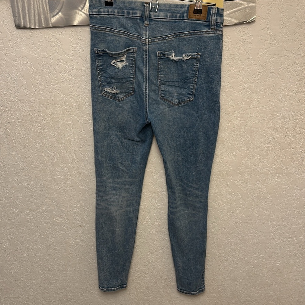 American Eagle ripped jeans. - Picture 4 of 7